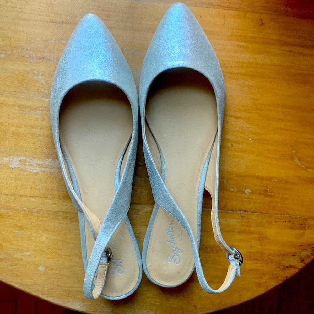 Beautiful soft silver sparkling Seychelles sling back flats- never worn!!